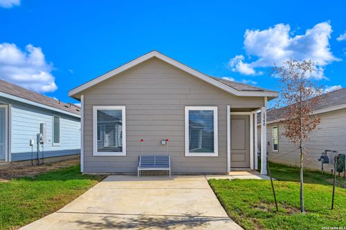 6840 Chert Chase, Elmendorf, TX, 78112-4447 | Card Image