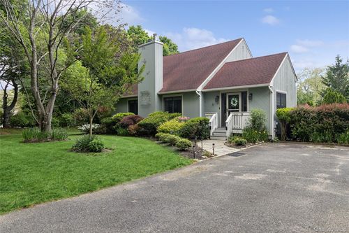 7 Eileen Cir, Riverhead, NY, 11901-5614 | Card Image