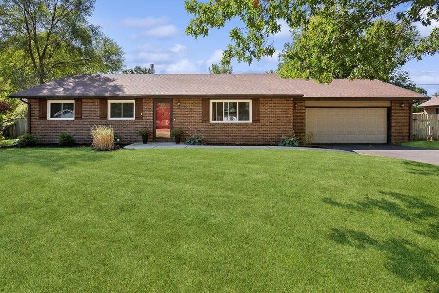Leonora Dr, Stevensville, MI 49127