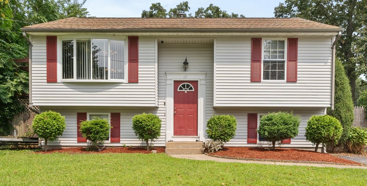 Northup St, Warwick, RI 02889