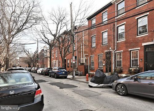 rear-c-212 Carpenter St, PHILADELPHIA, PA, 19147-4267 | Card Image