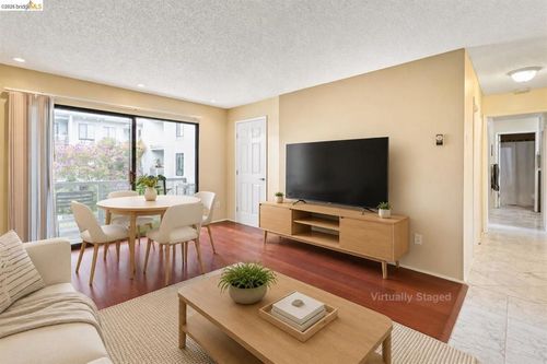 c359-8 Commodore Dr, Emeryville, CA, 94608-1651 | Card Image