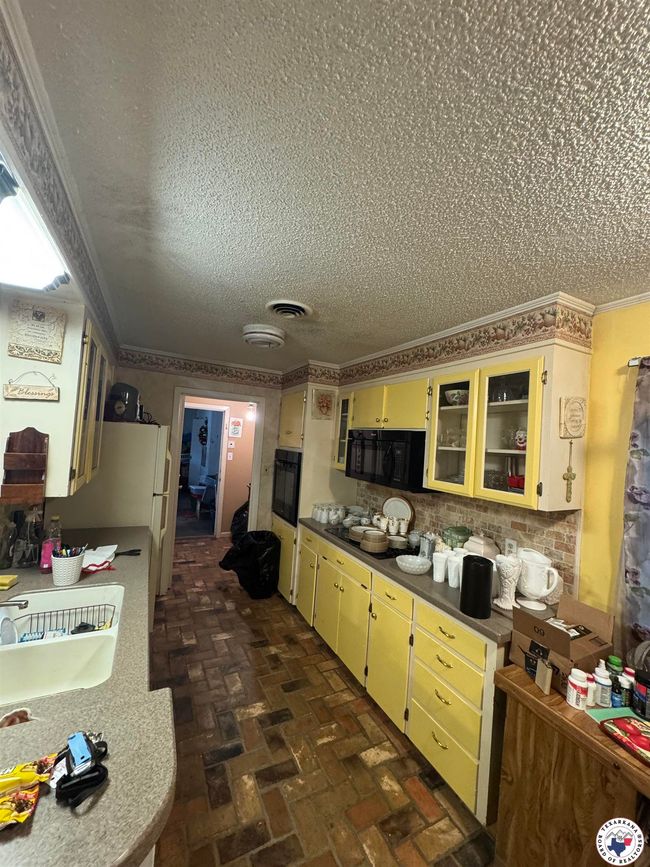 3811 Potomac Ave, House other with 3 bedrooms, 2 bathrooms and null parking in Texarkana TX | Image 4