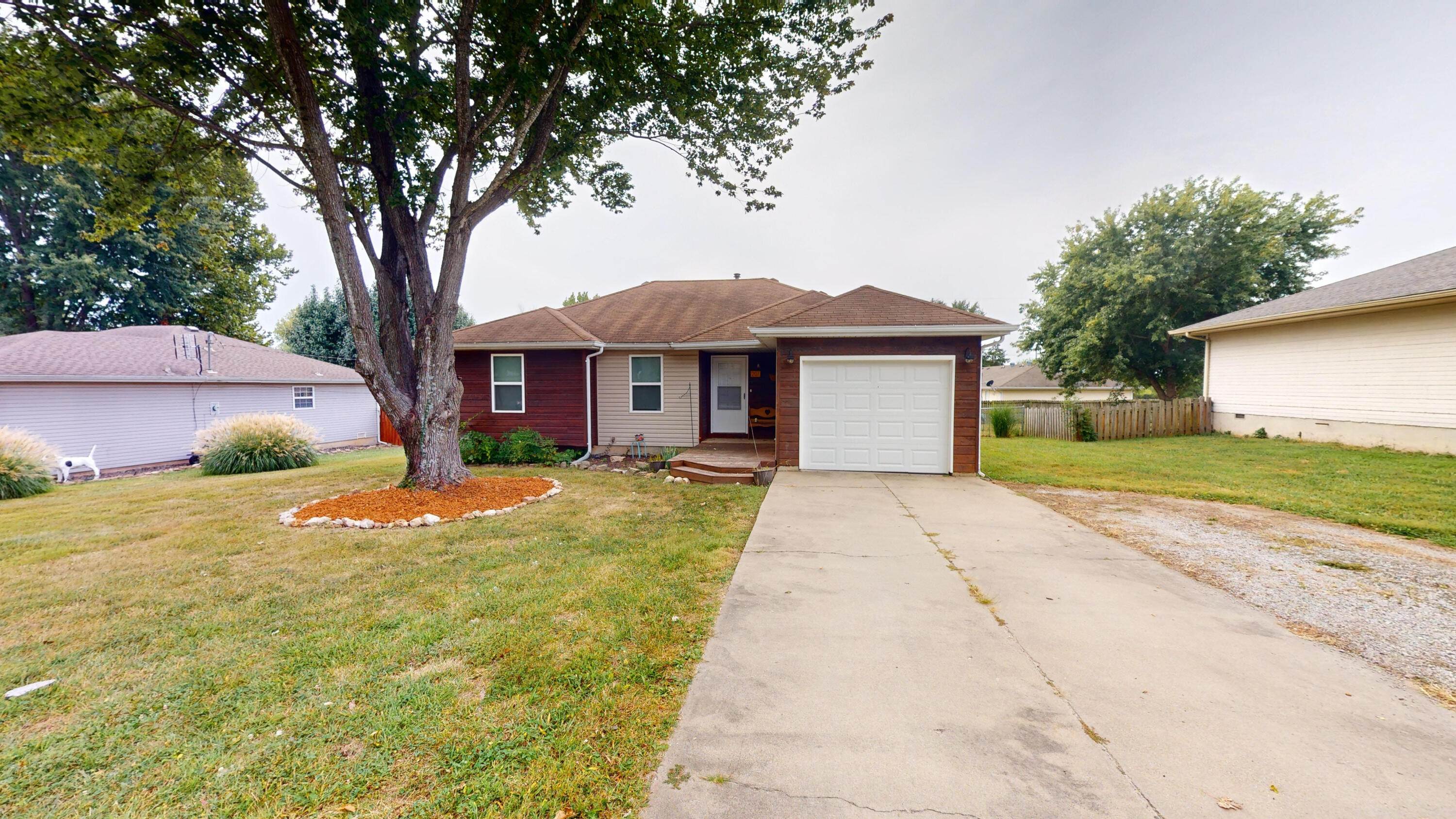 Glenn St, Rogersville, MO 65742