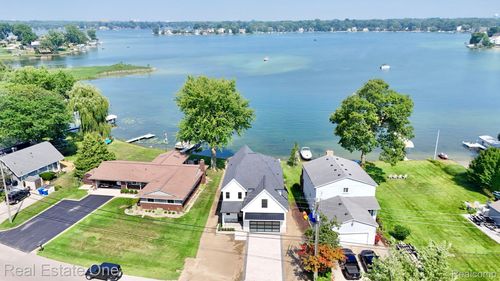 1517 Kessler Ave, Keego Harbor, MI, 48320-1006 | Card Image