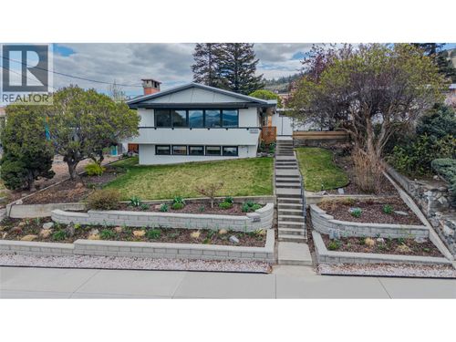 1015 Fraser St, Kamloops, BC, V2C3H8 | Card Image