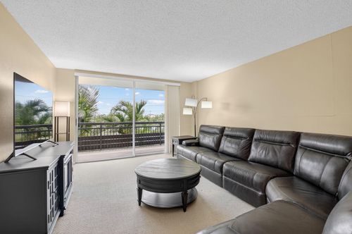 4230-555 Nw 4th Ave, Boca Raton, FL, 33432-3652 | Card Image