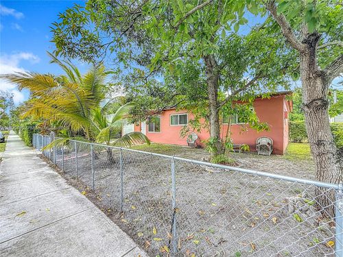 15705 Ne 10th Ave, North Miami Beach, FL, 33162-5315 | Card Image