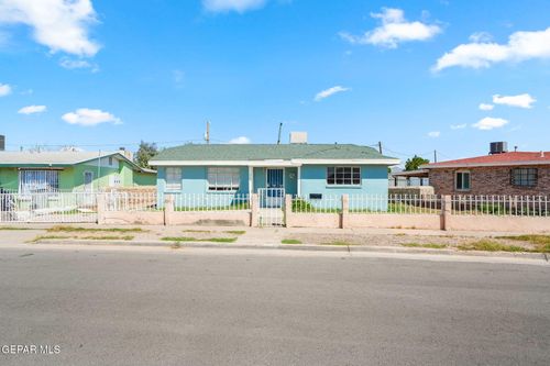 323 Vivian Dr, El Paso, TX, 79915-4153 | Card Image