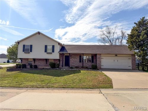 525 Stotler Way, Jackson, MO, 63755-1606 | Card Image