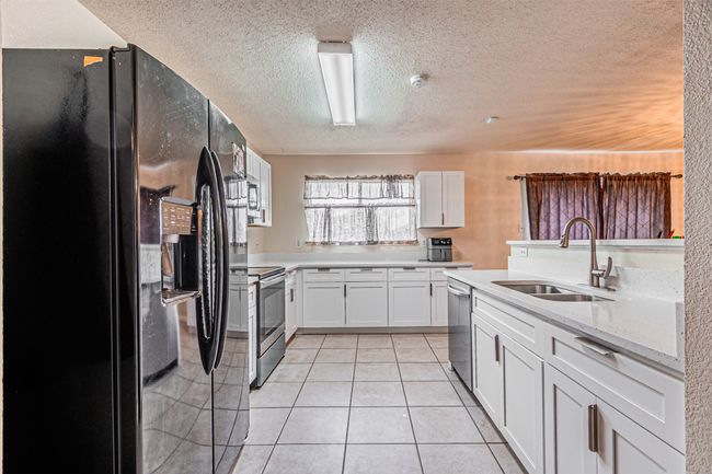 Kitchen with stainless steel appliances | Image 7