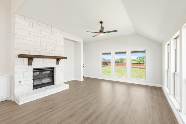 11916 Serval St, House other with 4 bedrooms, 3 bathrooms and null parking in Godley TX | Image 7