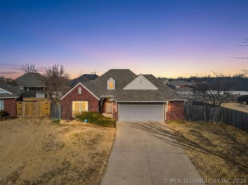 10311 97th Ct, Owasso, OK, 74055-6979 | Card Image