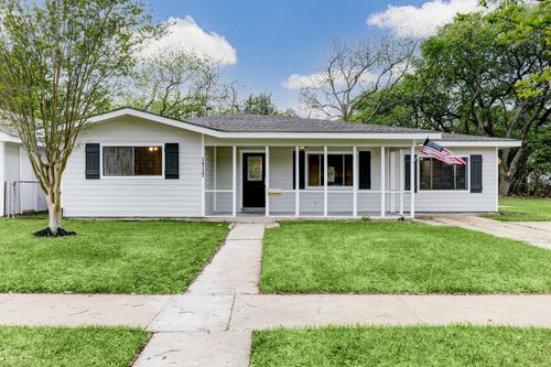 1717 11th St N, Texas City, TX, 77590-5722 | Card Image
