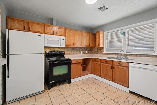 345 N Pine St, House other with 3 bedrooms, 1 bathrooms and null parking in Dewey OK | Image 12