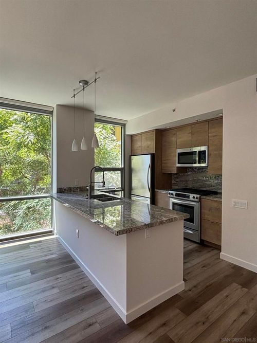 307-321 10th Ave, San Diego, CA, 92101 | Card Image