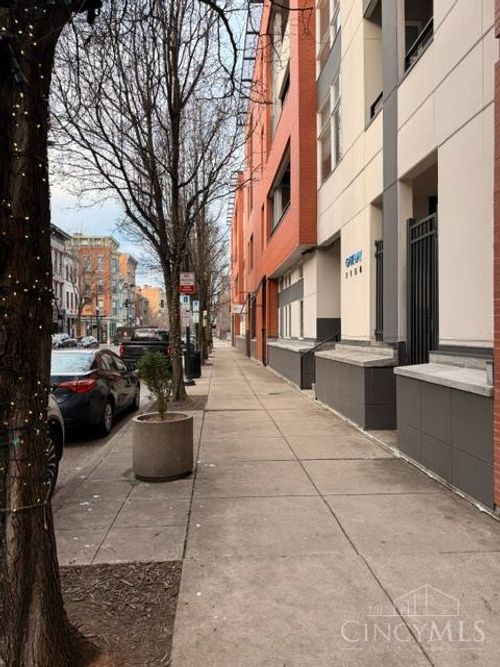 1150 Vine St, Cincinnati, OH, 45202-7274 | Card Image
