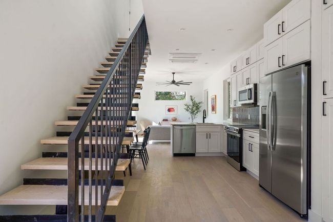 2 - 2611 Davis Ln, Condo with 2 bedrooms, 2 bathrooms and 2 parking in Austin TX | Image 7