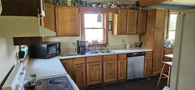 4217 Hillsville Rd, Home with 3 bedrooms, 2 bathrooms and null parking in Pulaski PA | Image 5