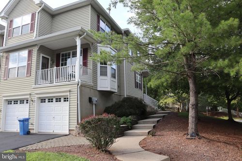2 Chesterfield Ct, Flemington, NJ, 08822-3524 | Card Image
