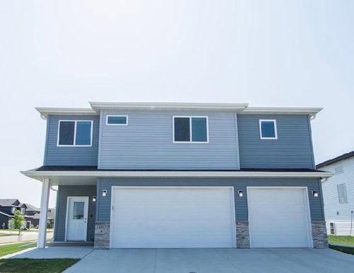 4887 Hampton Cir S, Moorhead, MN, 56560-7255 | Card Image