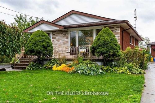upper-151 Nugent Dr, Hamilton, ON, L8H2N3 | Card Image