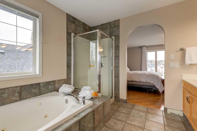 191 Sienna Park Drive Sw, House other with 4 bedrooms, 4 bathrooms and 4 parking in Calgary AB | Image 34
