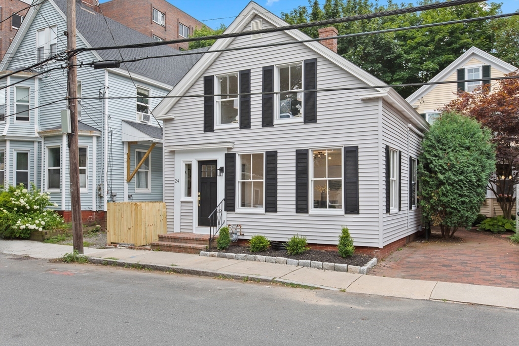 Charter St, Newburyport, MA 01950