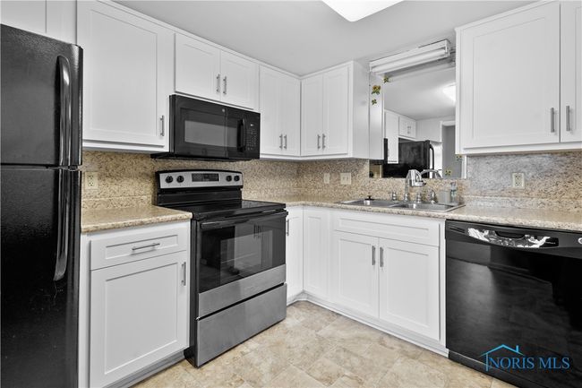 APT-4 - 5431 Cresthaven Ln, Condo with 2 bedrooms, 2 bathrooms and 2 parking in Toledo OH | Image 11