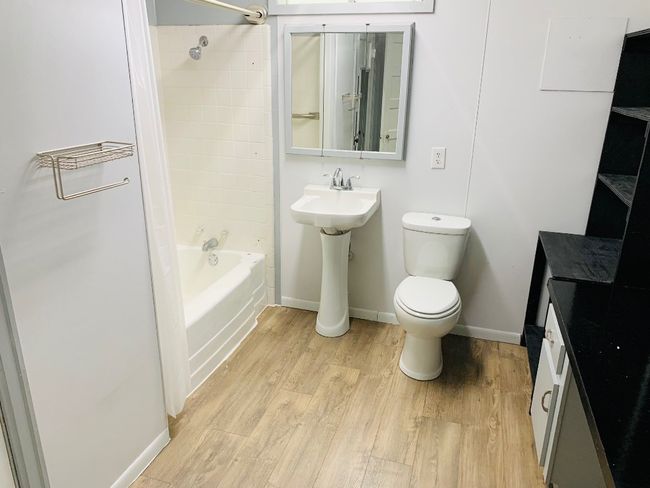 A - 106 N Oak Ave, House other with 3 bedrooms, 2 bathrooms and 2 parking in Luling TX | Image 12