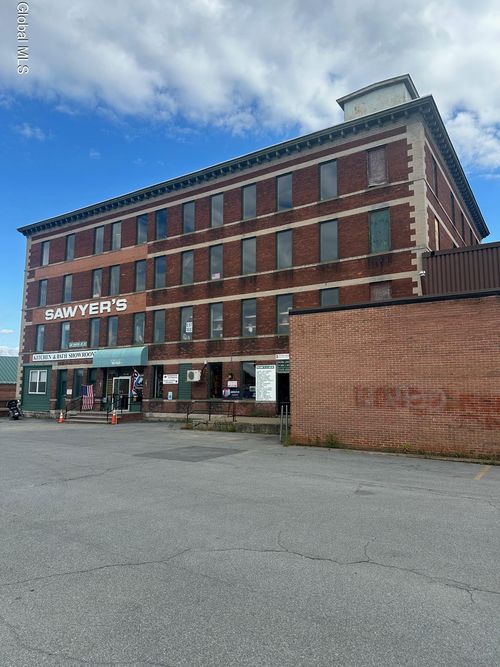 64 Glen St, Glens Falls, NY, 12801-4433 | Card Image