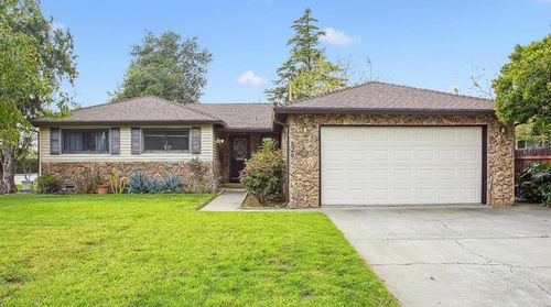 820 Barbara Way, Woodland, CA, 95776-4210 | Card Image
