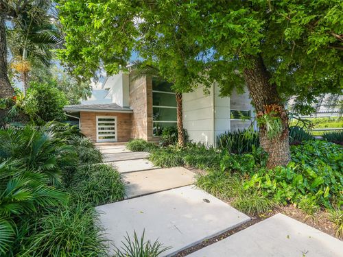 79 Shore Dr W, Coconut Grove, FL, 33133-2619 | Card Image