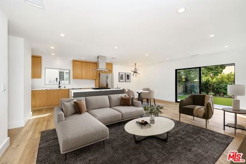 5627 Agnes Ave, Valley Village, CA, 91607-4102 | Card Image