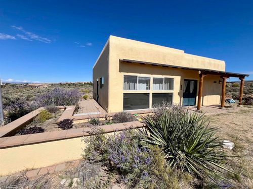 76 Camino De Los Arroyos, Ranchos De Taos, NM, 87557-8751 | Card Image