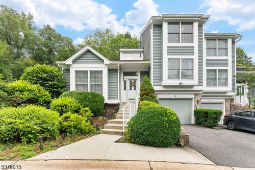 4 Brightwood Ln, Bedminster, NJ, 07921-1718 | Card Image