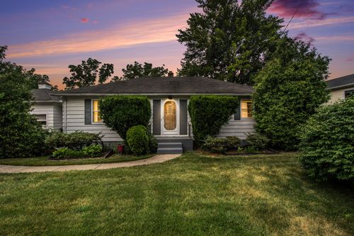 2736 Cascade Rd Se, East Grand Rapids, MI, 49506-1979 | Card Image