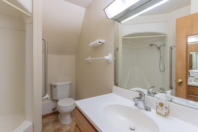 Main floor full bath | Image 10
