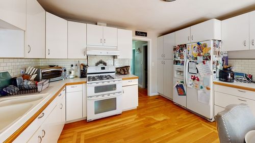 37 Centre St, Natick, MA, 01760-1831 | Card Image