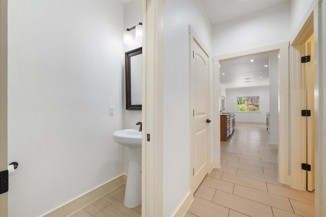 1/2 Bath | Image 34