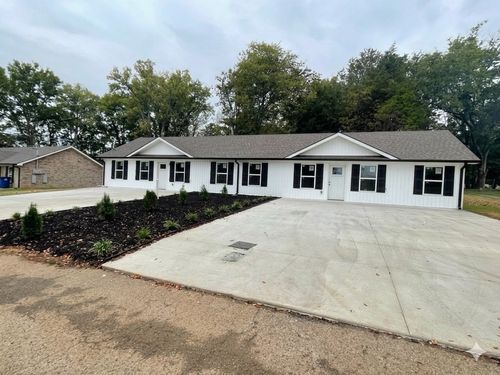 111 W End Ave, Shelbyville, TN, 37160-3135 | Card Image