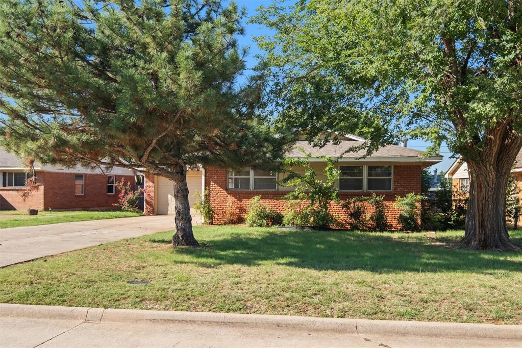 66th St, Warr Acres, OK 73132