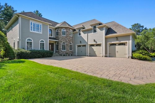 112 Mill St, Middleton, MA, 01949-1007 | Card Image