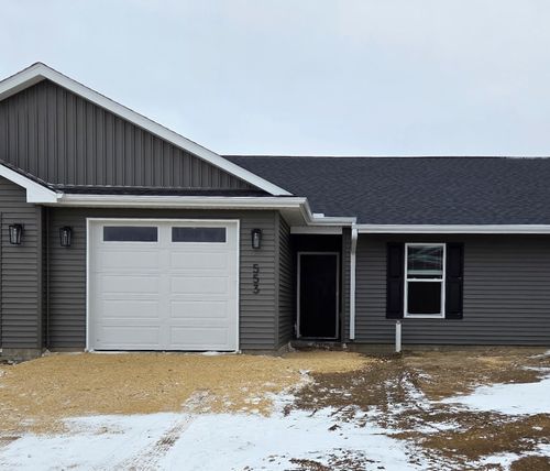 553 N 4th Ave, Eldridge, IA, 52748-1370 | Card Image
