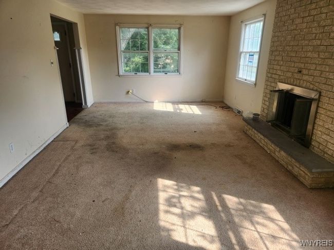 living room | Image 23