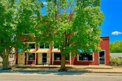 1817 Main St, Higginsville, MO, 64037-1524 | Card Image