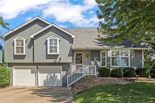 1002 N Parker Ter, Olathe, KS, 66061-6318 | Card Image