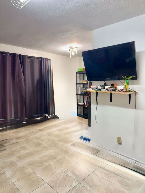 116-10 Eddystone Ave, North York, ON, M3N2T2 | Card Image