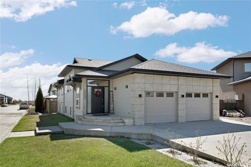 752 Reddekopp Dr, Martensville, SK, S0K2T2 | Card Image