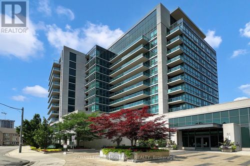 422-35 Brian Peck Cres, East York, ON, M4G0A5 | Card Image
